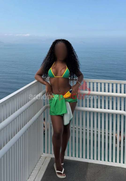 espectacular morena traviesa