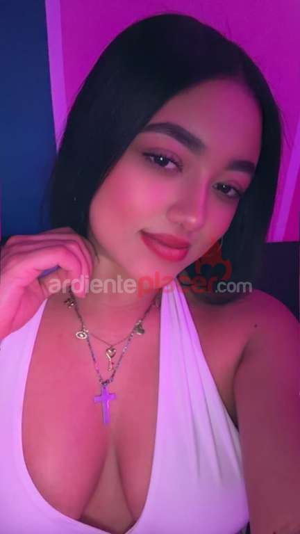 latina caliente y joven