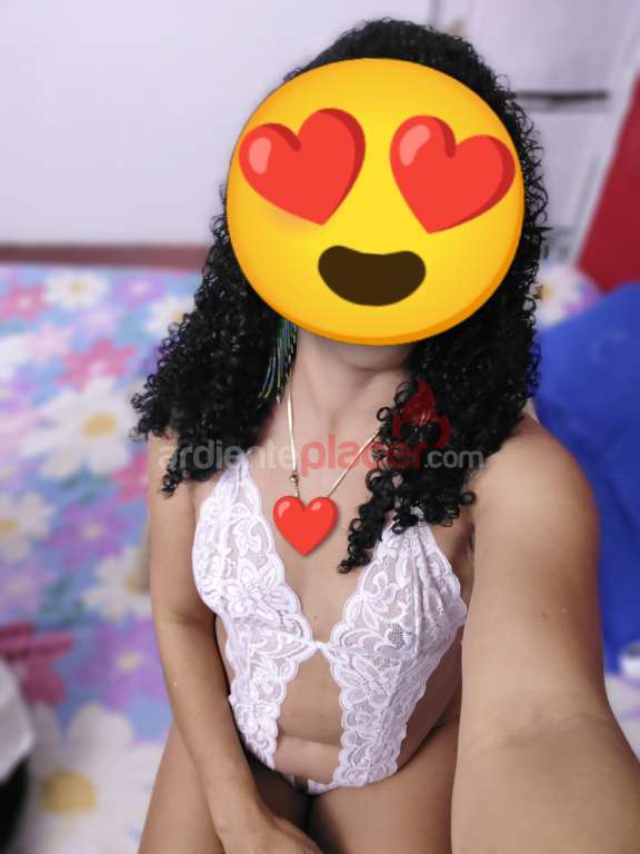 CHICA CON PECHOS ESPECTACULARES MUY ARDIENTE