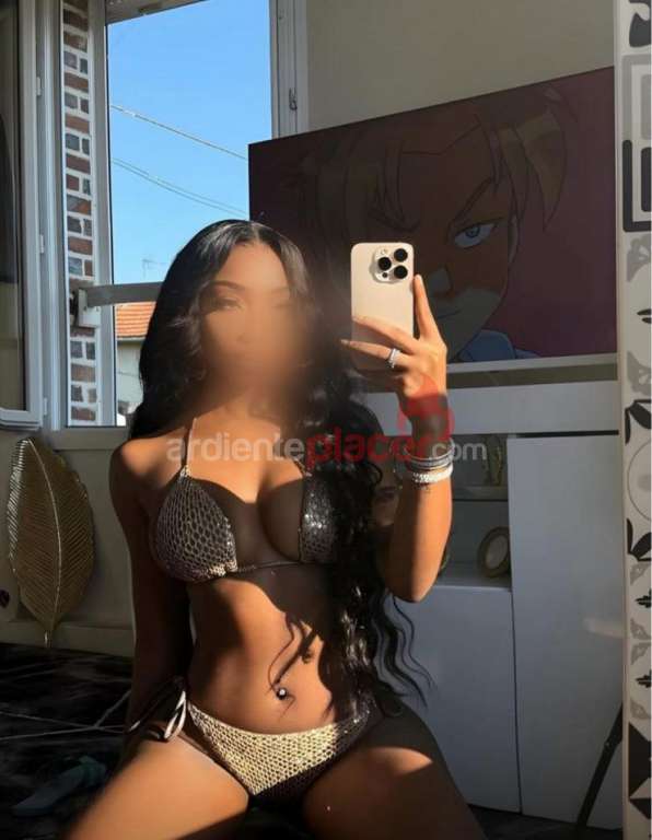 Piel canela ardiente latina