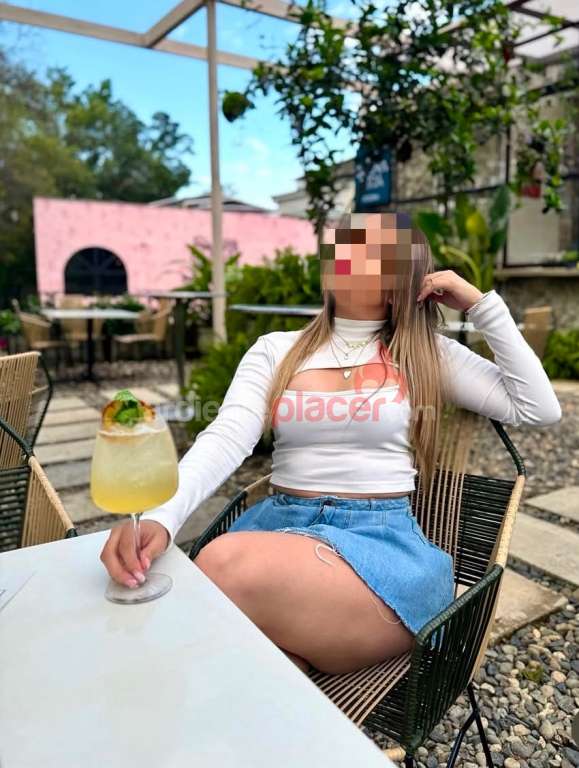 COLOMBIANA CON LINDAS CURVAS
