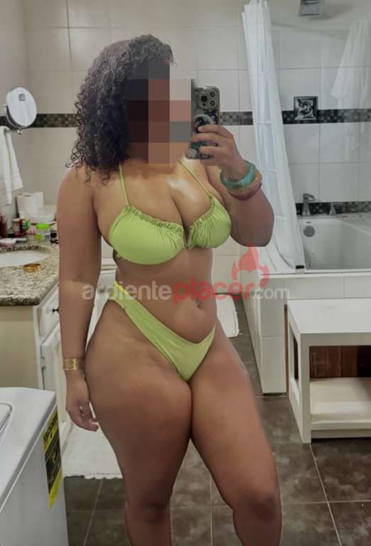 COLOMBIANA CON LINDAS CURVAS