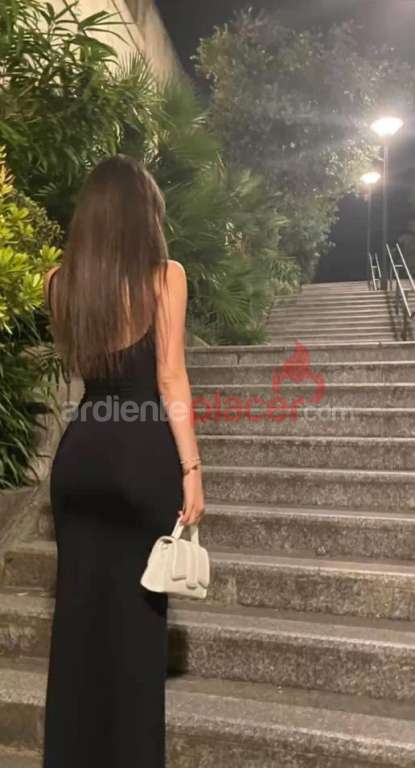 TRAVIESA QUIERE JUGAR CON TU POLLA