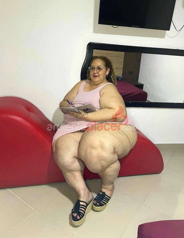 Señora madura recién llegada muy gorda