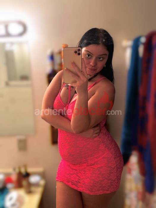 Estoy disponible ahora y lista para ser tu esclava.