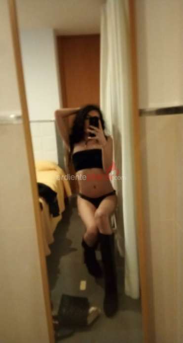 Chica trans de 19 años especialista en sexo oral