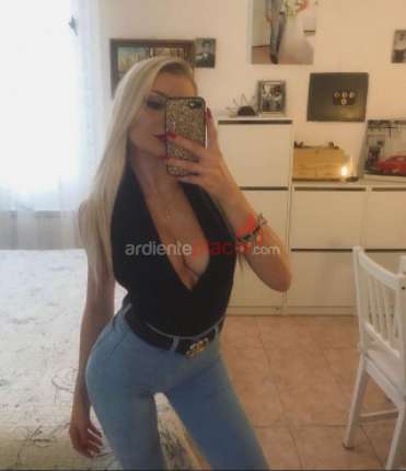 RUBIA ARDIENTE EN VIDEO LLAMADA