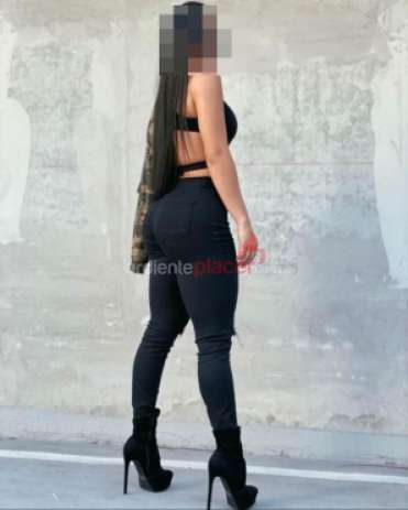 Joven masajista tantrica