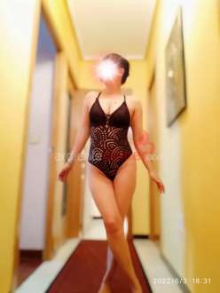 SI BUSCAS ALGO DIERENTE SOY TU CHICA MADURITA ESPECTACULAR