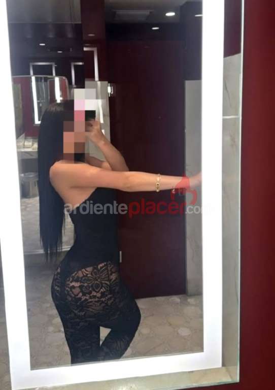 Ven y disfrutas con una latina fogosa