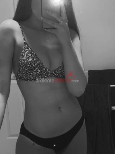 joven latina disponible en Oviedo