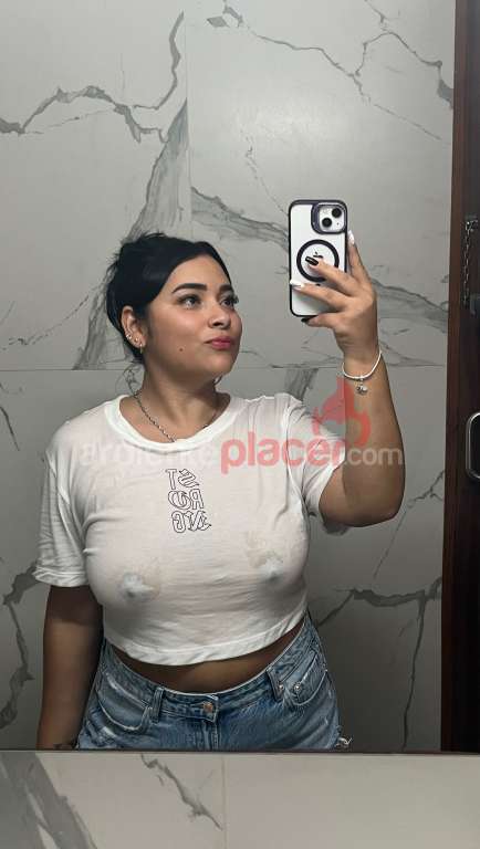 Ven y disfruta de una cita con un ardiente Latina