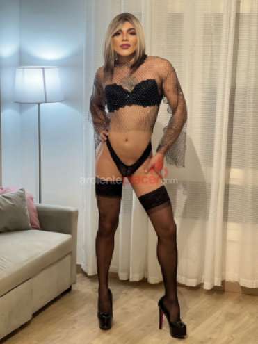 Camila Joven Trans educada morbosa e implicada