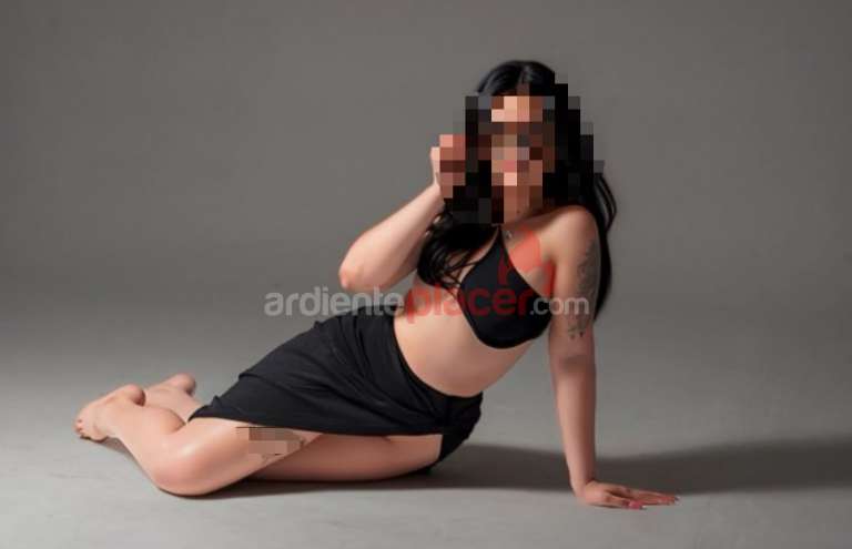Latina traviesa, cariñosa y adicta a la leche