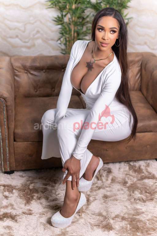 LAURA ENCANTO LATINO