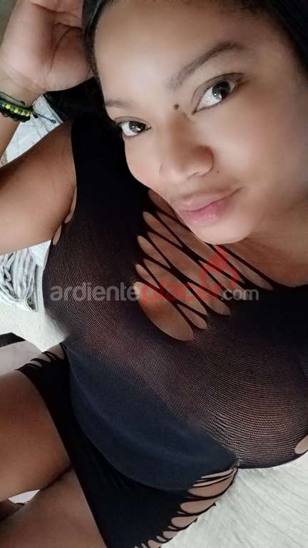 EVA ATRACTIVA COLOMBIANA NUEVA EN LA LAGUNA TENERIFE