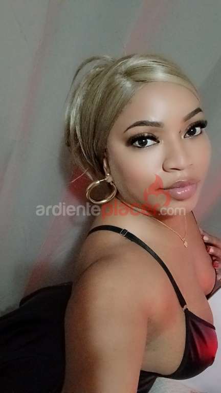 EVA ATRACTIVA COLOMBIANA NUEVA EN LA LAGUNA TENERIFE