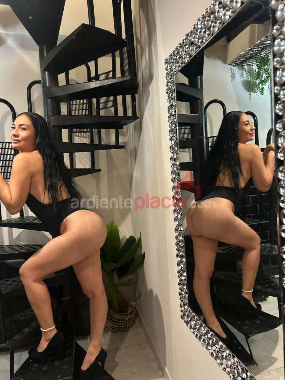 ATRACTIVA COLOMBIANA