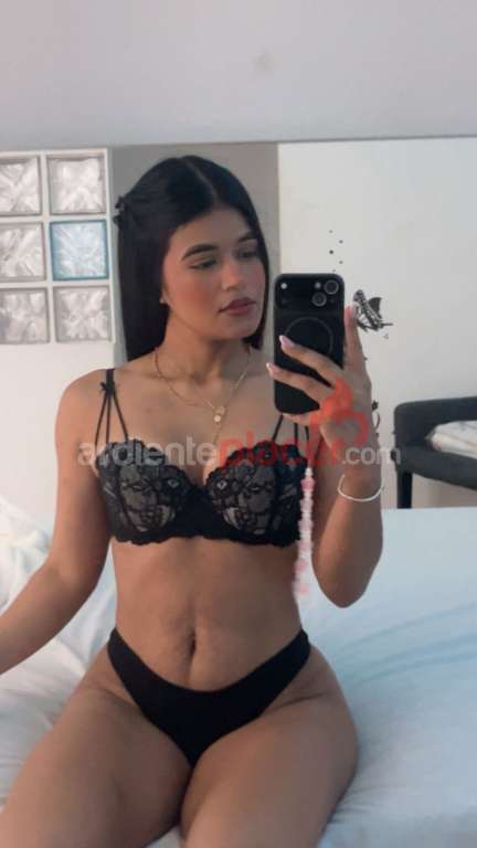 CHARLOTTE MODELITO DE 23 AÑITOS EN COLLBLANC