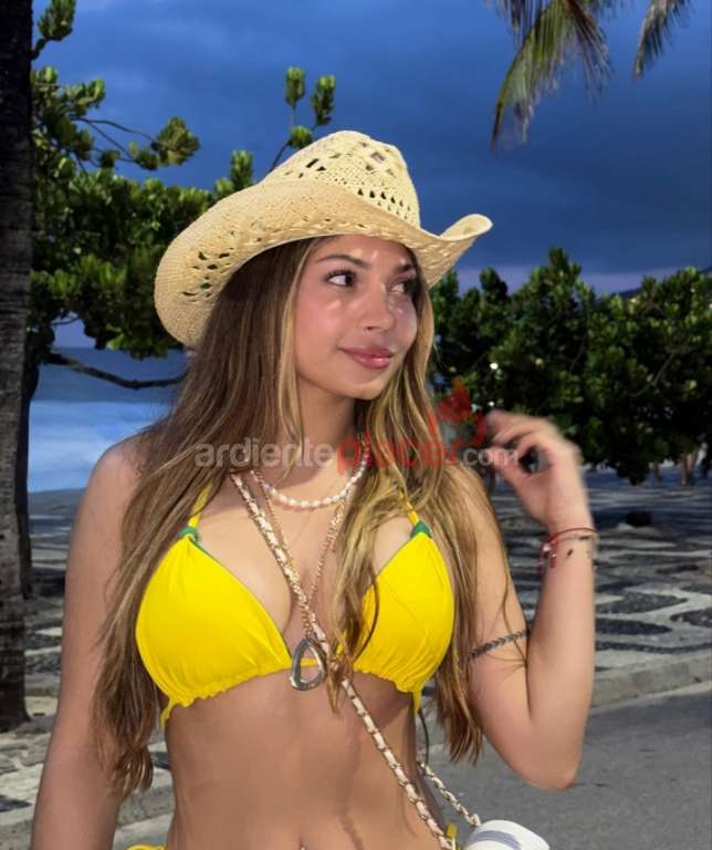 Latina joven guapa real