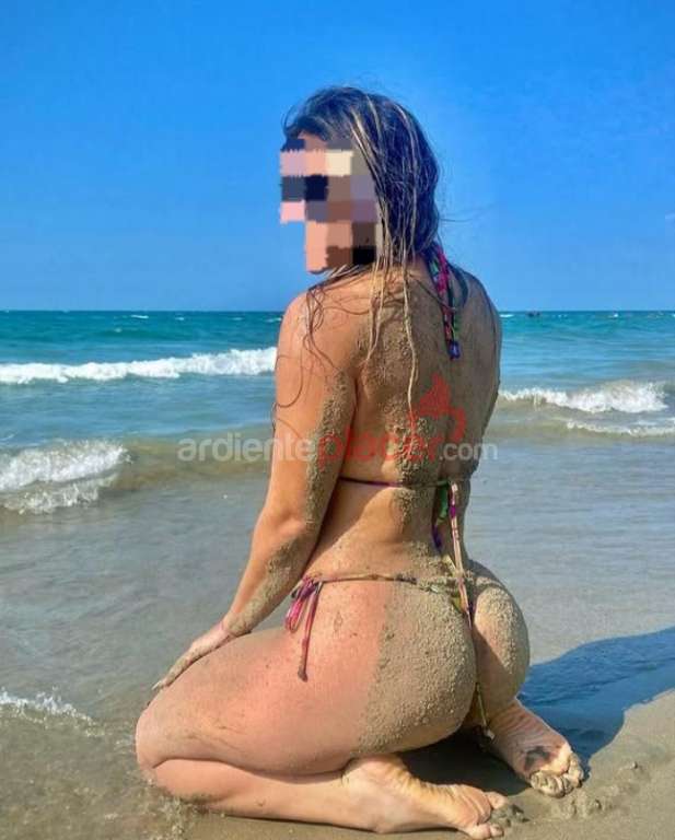 Latina joven guapa real