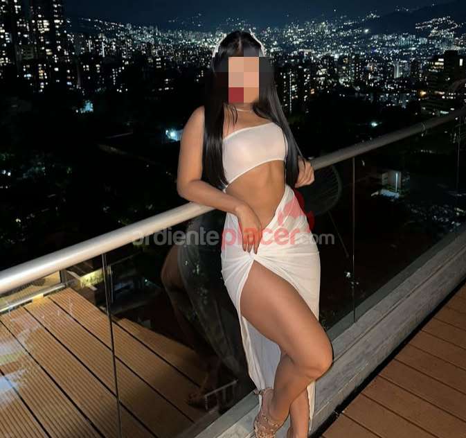 Latina joven guapa real