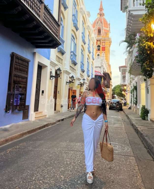 RICA TETONA Y MUY COMPLACIENTE
