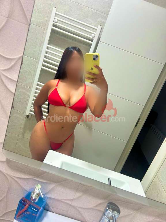 Latina insaciable sedienta de leche