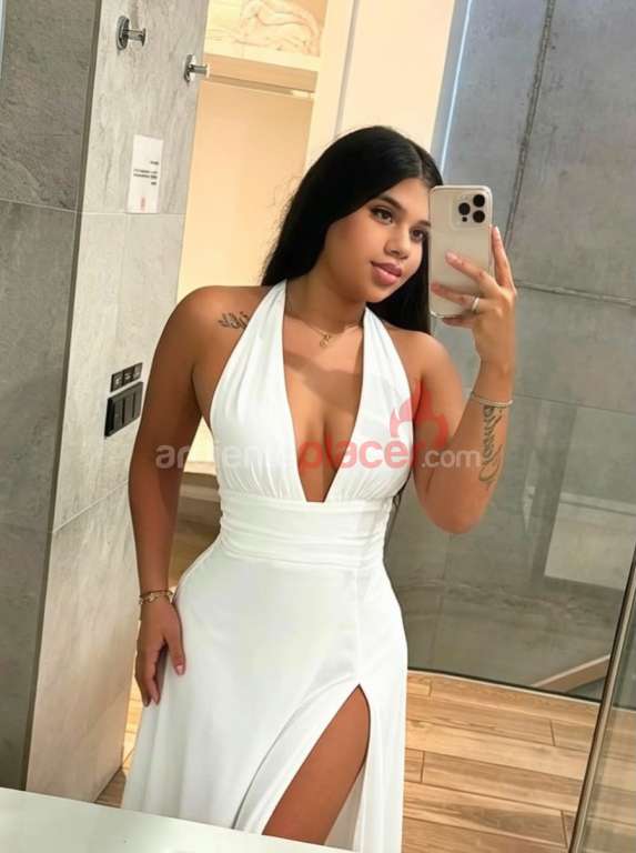 Latina insaciable sedienta de leche